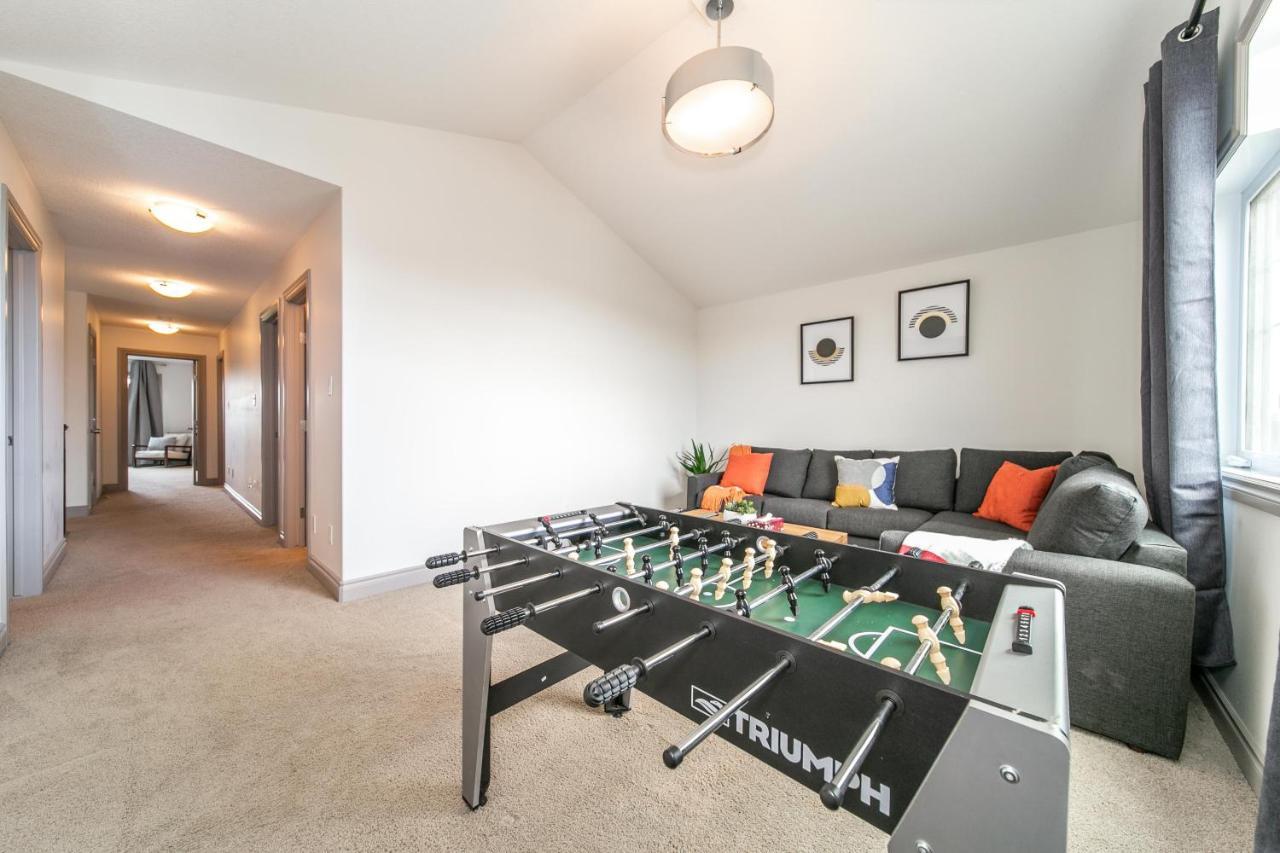 Lakeview Luxury Home - Double Garage Parking - Foosball Table - King Beds - Fast Wi-Fi -Free Netflix Edmonton Dış mekan fotoğraf