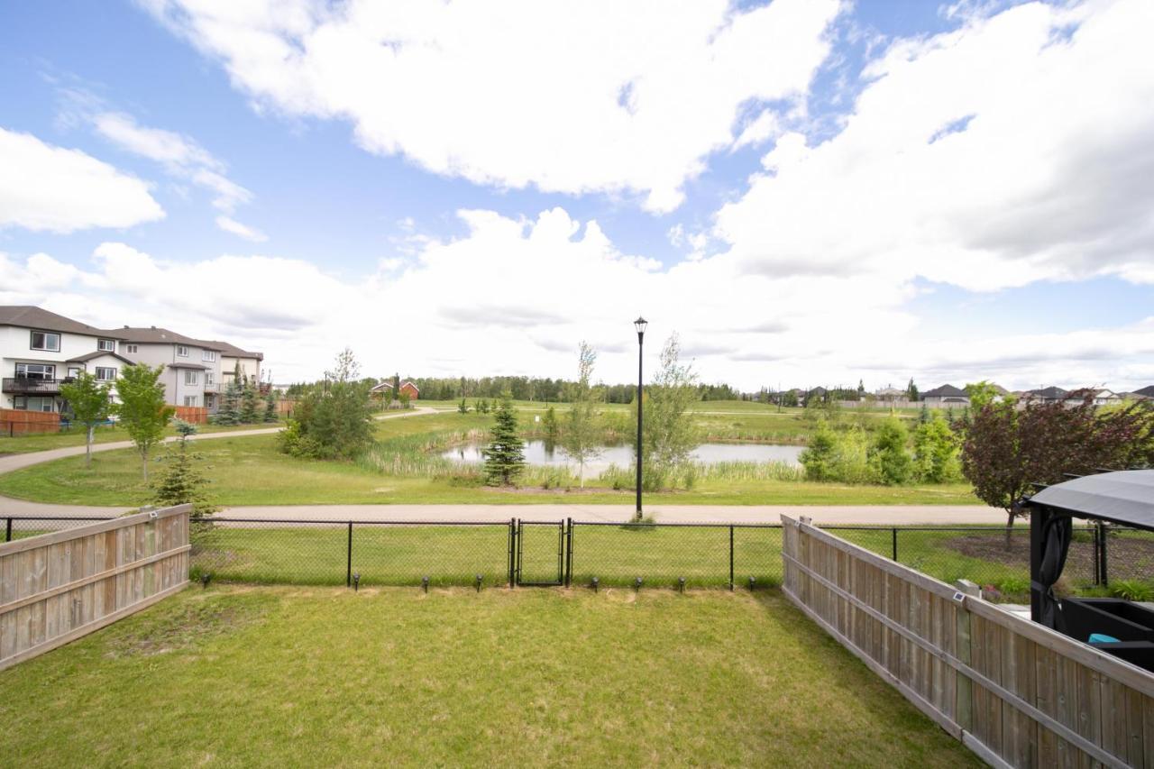 Lakeview Luxury Home - Double Garage Parking - Foosball Table - King Beds - Fast Wi-Fi -Free Netflix Edmonton Dış mekan fotoğraf